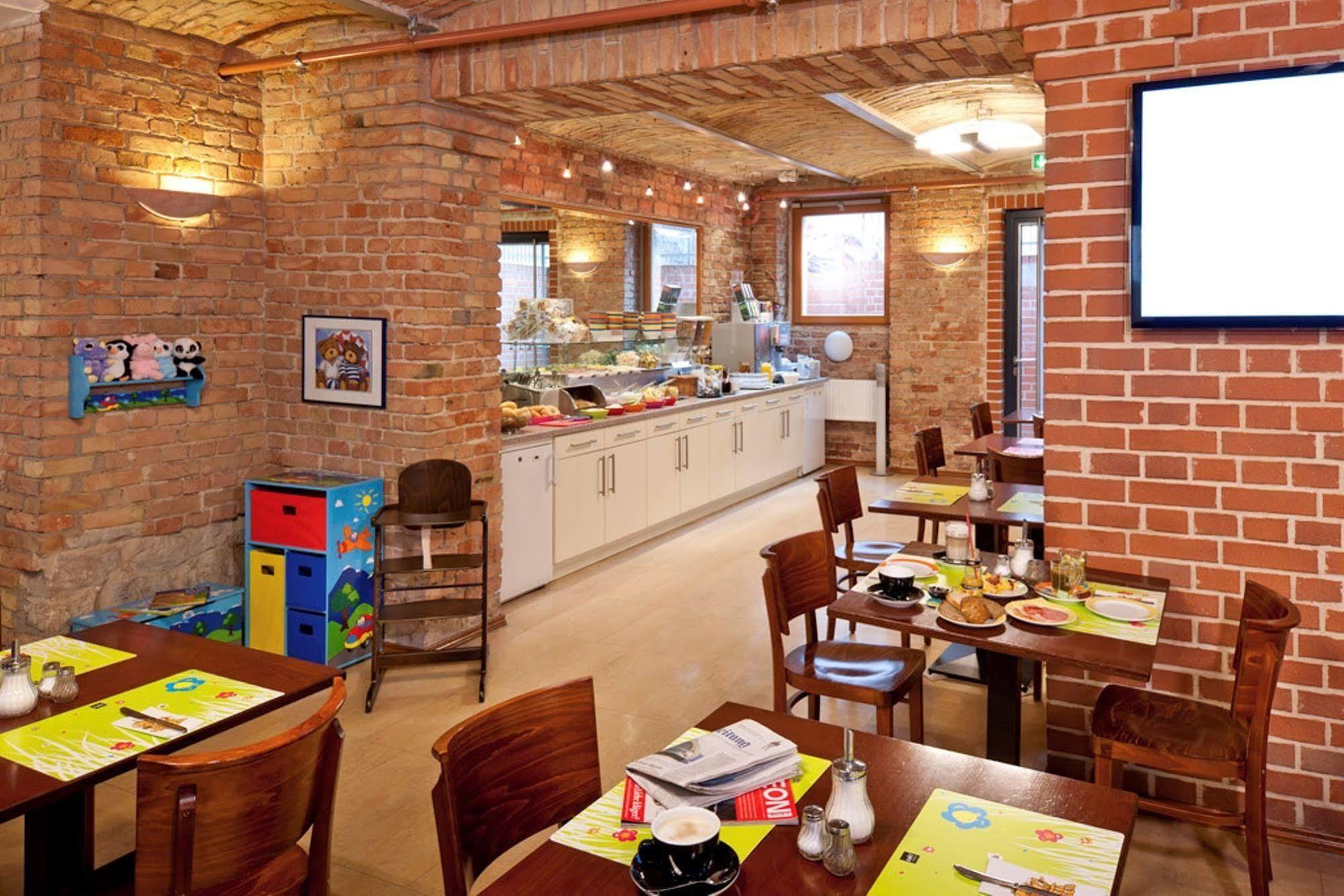 Ibis Styles Berlin City Ost Ristorante foto